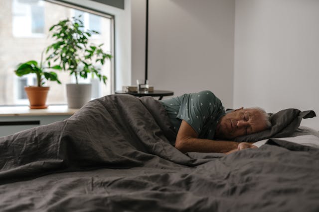 Disturbi del sonno negli anziani: come le RSA affrontano l’insonnia
