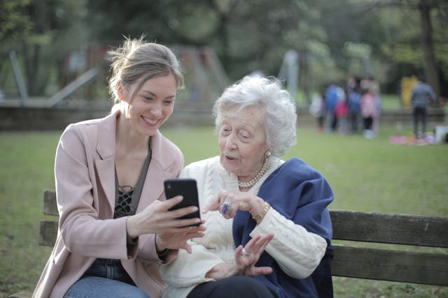 Centri Alzheimer specializzati: differenze con le RSA tradizionali