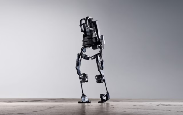 Esoscheletri riabilitativi per gli anziani: tecnologie per la mobilità